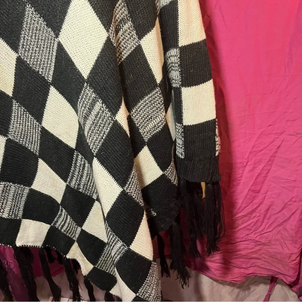 Black and White Checkered Women's Sweater Poncho